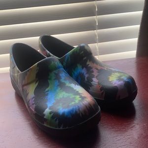 Crocs work shoes women size 8 tie dye